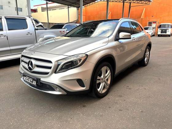 MERCEDES-BENZ GLA 200 1.6 CGI ADVANCE 16V TURBO FLEX 4P AUTOMÁTICO